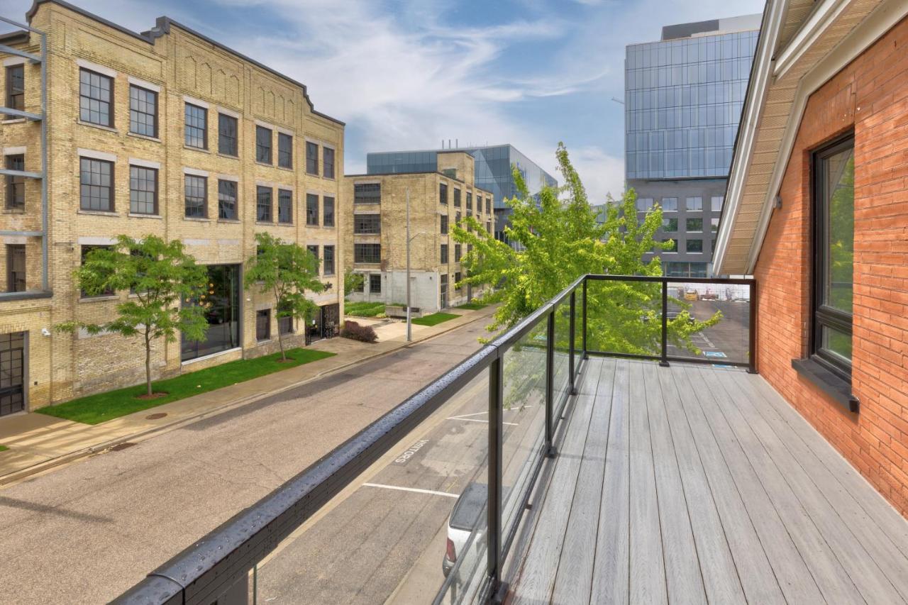 Entire 1 Bedroom Apartment Across From Google - Br5 Kitchener Exteriér fotografie