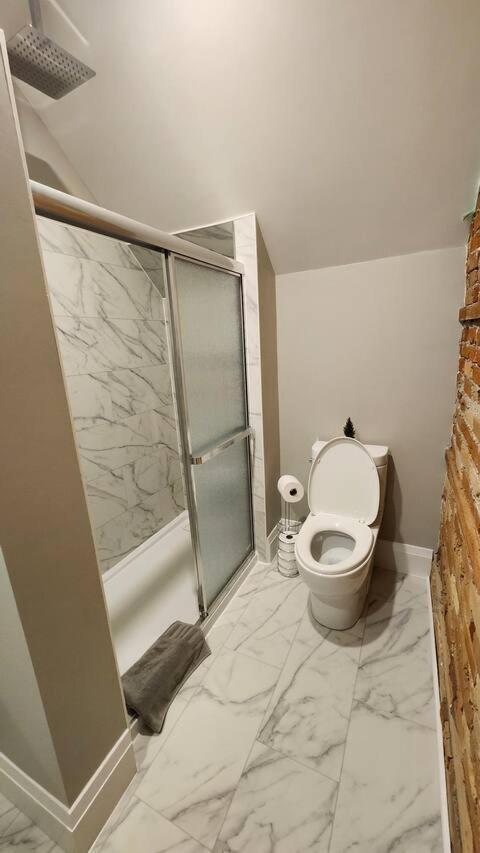 Entire 1 Bedroom Apartment Across From Google - Br5 Kitchener Exteriér fotografie
