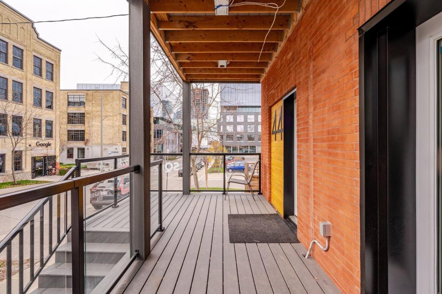 Entire 1 Bedroom Apartment Across From Google - Br5 Kitchener Exteriér fotografie