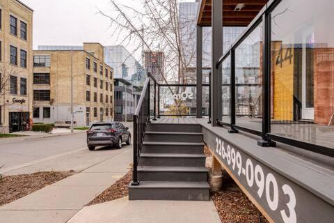 Entire 1 Bedroom Apartment Across From Google - Br5 Kitchener Exteriér fotografie