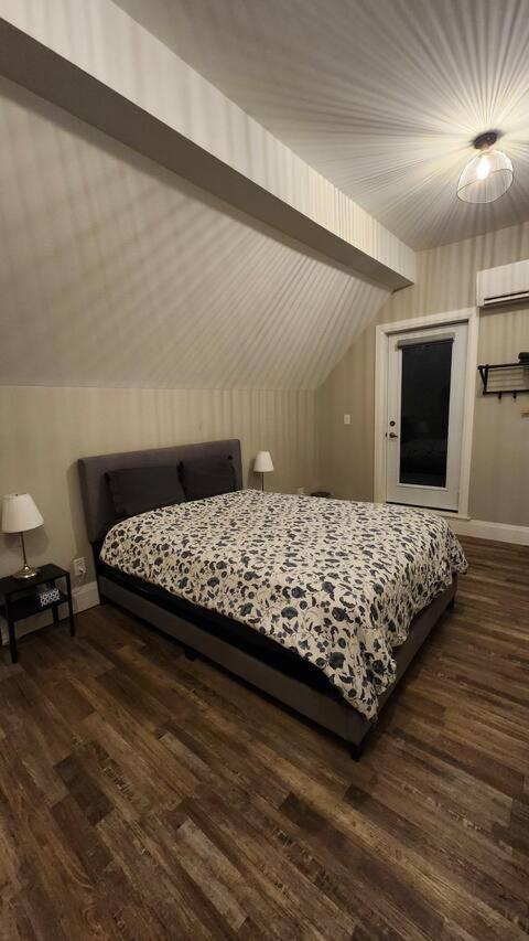 Entire 1 Bedroom Apartment Across From Google - Br5 Kitchener Exteriér fotografie